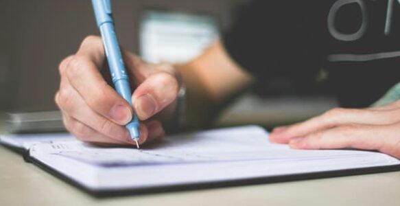 How the Best Essay Writing Services Support STEM Students in Academic Research